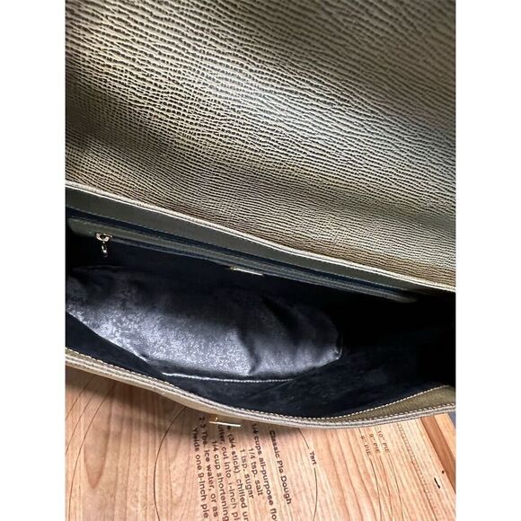 Fendi Women's Olive Green Bag Medium Gold Hardware - Picture 9 of 15